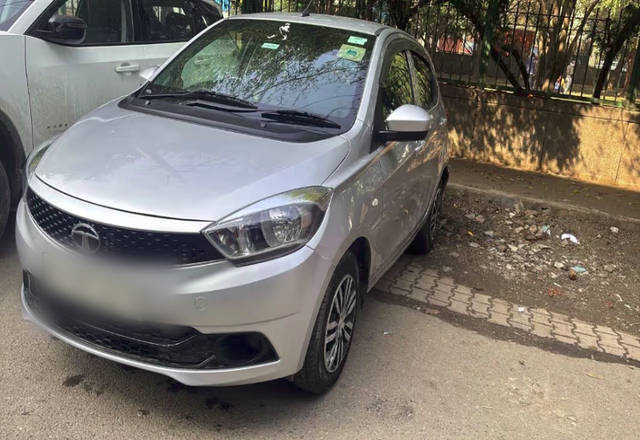 https://images10.gaadi.com/usedcar_image/4454495/original/c27f77bb-123f-447b-9b24-25abdd5b632b.?imwidth=6401