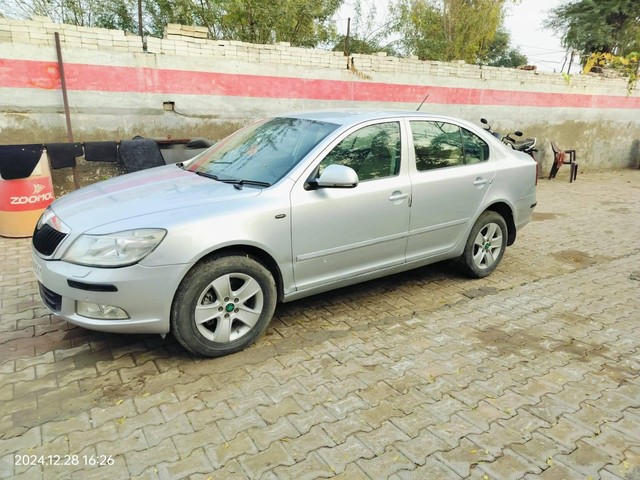 Second-hand 2011 Skoda Laura Elegance 1.9 TDI MT for sale in Fatehabad-3