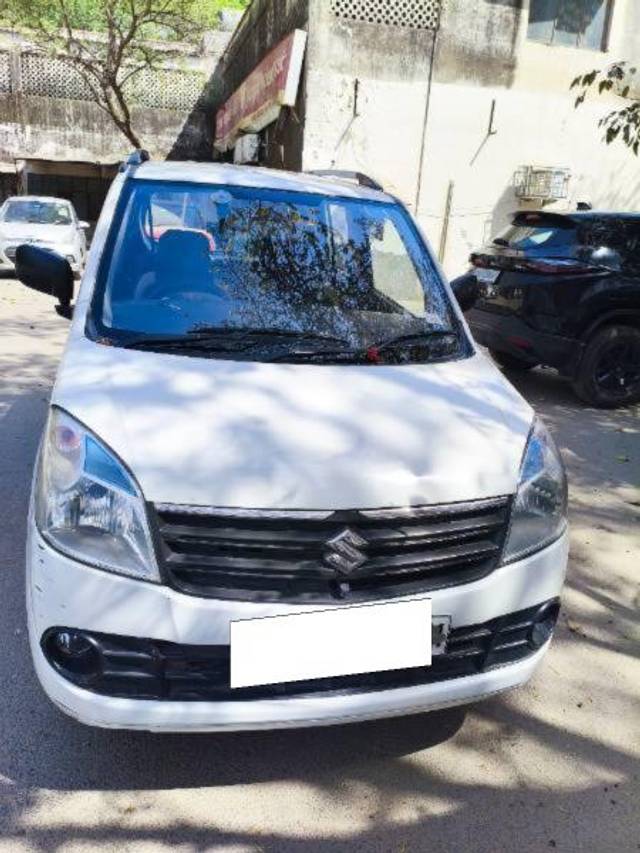 https://images10.gaadi.com/usedcar_image/4454799/original/processed_6fefbf28-ba98-4b57-b2de-be1a166e59c6.jpg?imwidth=6400