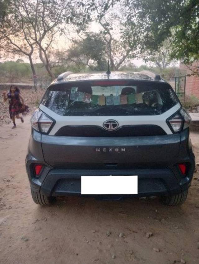https://images10.gaadi.com/usedcar_image/4454803/original/processed_90775682-57cf-4c09-8536-02e2589f41de.jpg?imwidth=6401