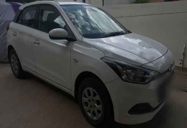 https://images10.gaadi.com/usedcar_image/4455368/original/0f9c7489-4fde-4671-b9af-55048ab81176.?imwidth=6400