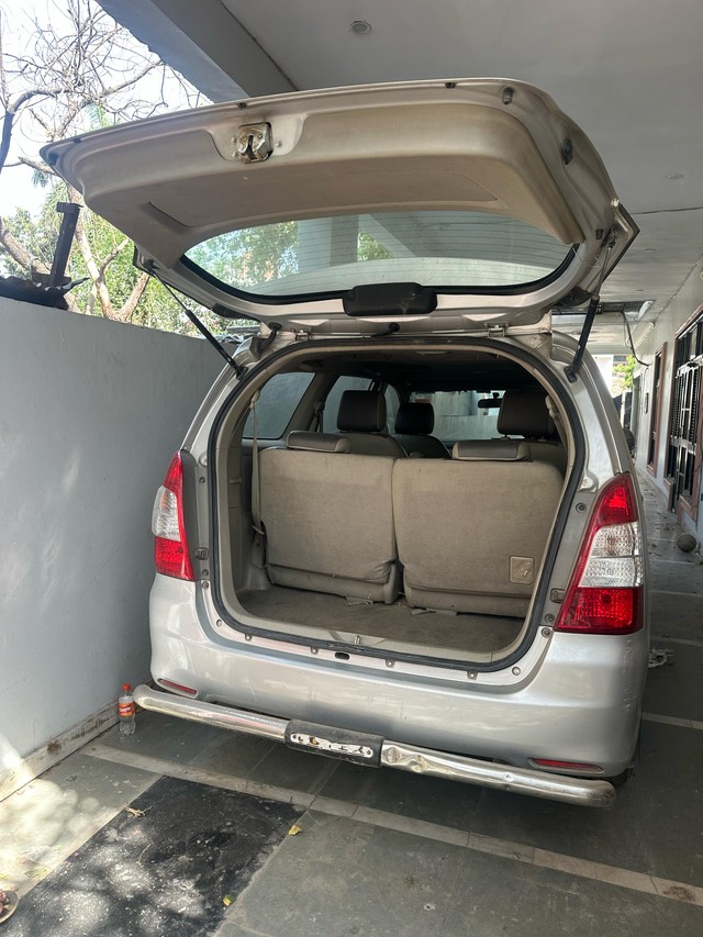 Second-hand 2014 Toyota Innova 2.5 G (Diesel) 7 Seater BS IV for sale in Lucknow-10