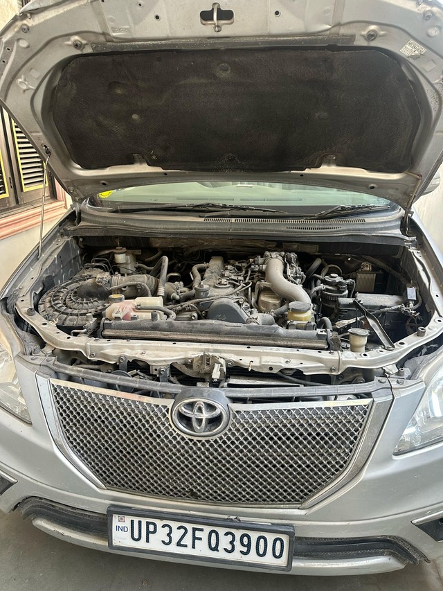 Second-hand 2014 Toyota Innova 2.5 G (Diesel) 7 Seater BS IV for sale in Lucknow-4