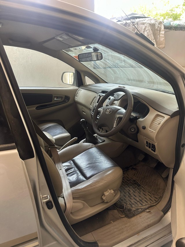 Second-hand 2014 Toyota Innova 2.5 G (Diesel) 7 Seater BS IV for sale in Lucknow-13