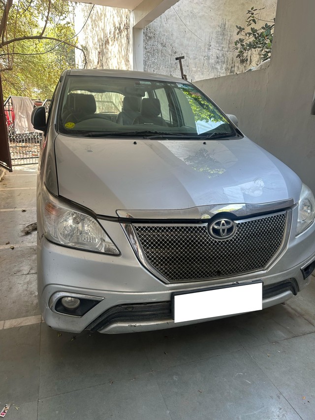 Second-hand 2014 Toyota Innova 2.5 G (Diesel) 7 Seater BS IV for sale in Lucknow-3