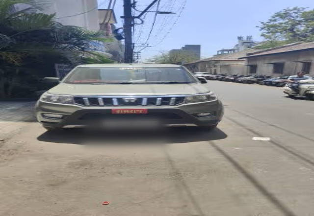 https://images10.gaadi.com/usedcar_image/4455402/original/5d49e5f7-71fb-4bb4-9bcd-a19a3a663bba.?imwidth=6400