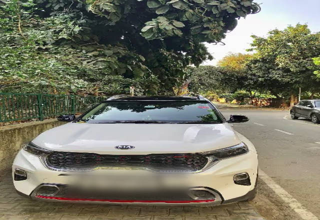 https://images10.gaadi.com/usedcar_image/4455841/original/f489eb74-4c82-42fe-ae99-2a63c226b7b5.?imwidth=6400