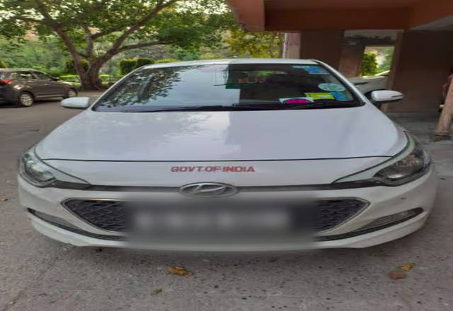 https://images10.gaadi.com/usedcar_image/4455859/original/064b6dcc-c4ed-4f0c-b74c-dcc69c149218.?imwidth=6400