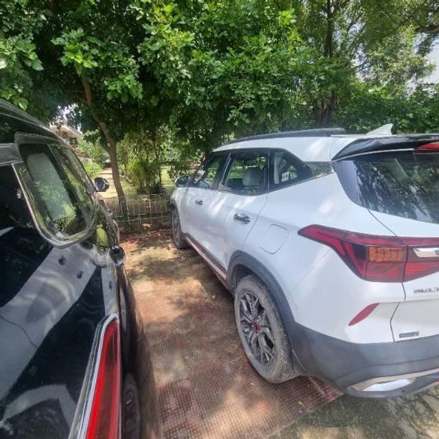 https://images10.gaadi.com/usedcar_image/4455906/original/processed_78c1992d-afd6-4629-967f-752f845ae646.jpg?imwidth=6402