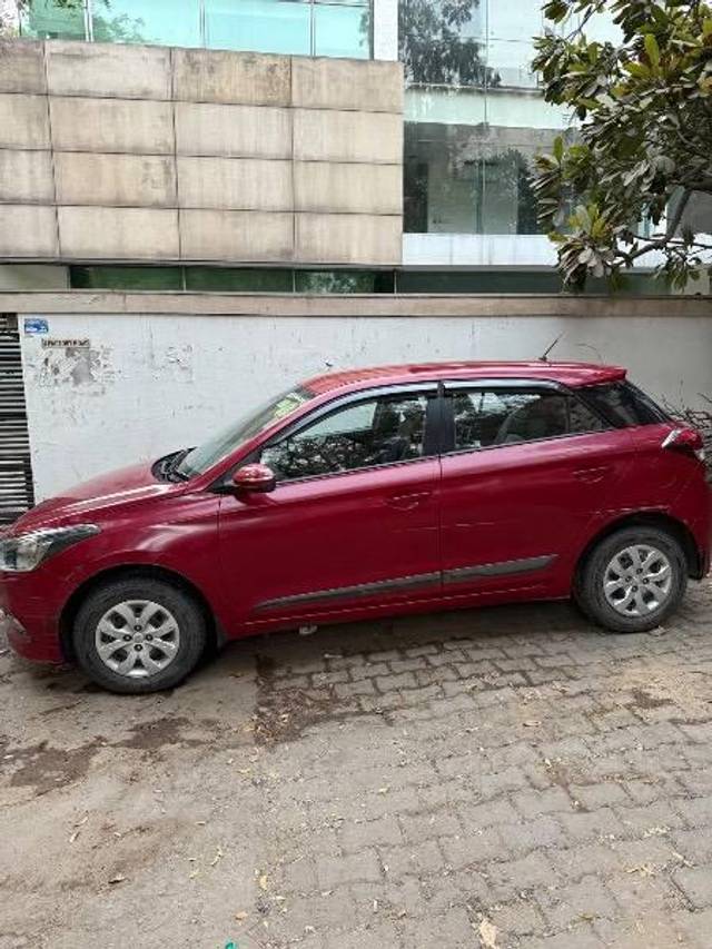 https://images10.gaadi.com/usedcar_image/4455998/original/processed_fd93a3e5-e3ff-44a9-95eb-284f21caef99.jpeg?imwidth=6402
