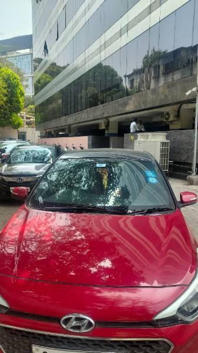 https://images10.gaadi.com/usedcar_image/4455999/original/processed_86ba04c3-dfa4-4718-a668-f8af20938a1f.jpg?imwidth=6401