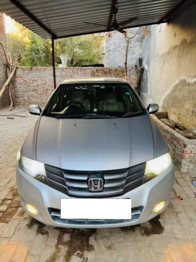 https://images10.gaadi.com/usedcar_image/4456079/original/processed_aa510936-e3c6-47d8-9b55-e765726e7f8b.jpeg?imwidth=6402