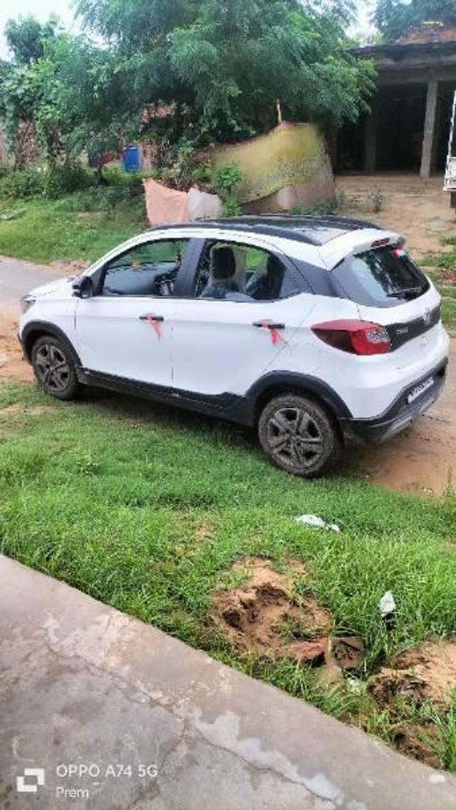 https://images10.gaadi.com/usedcar_image/4456095/original/processed_decb6388-ece9-4550-8786-754502c36a95.jpg?imwidth=6400