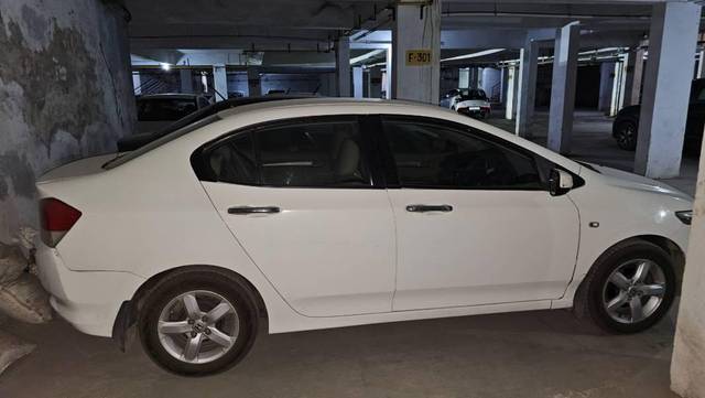 https://images10.gaadi.com/usedcar_image/4456128/original/processed_d82a32e3-eef9-45fd-ab4a-f9efc48955fe.jpg?imwidth=6401