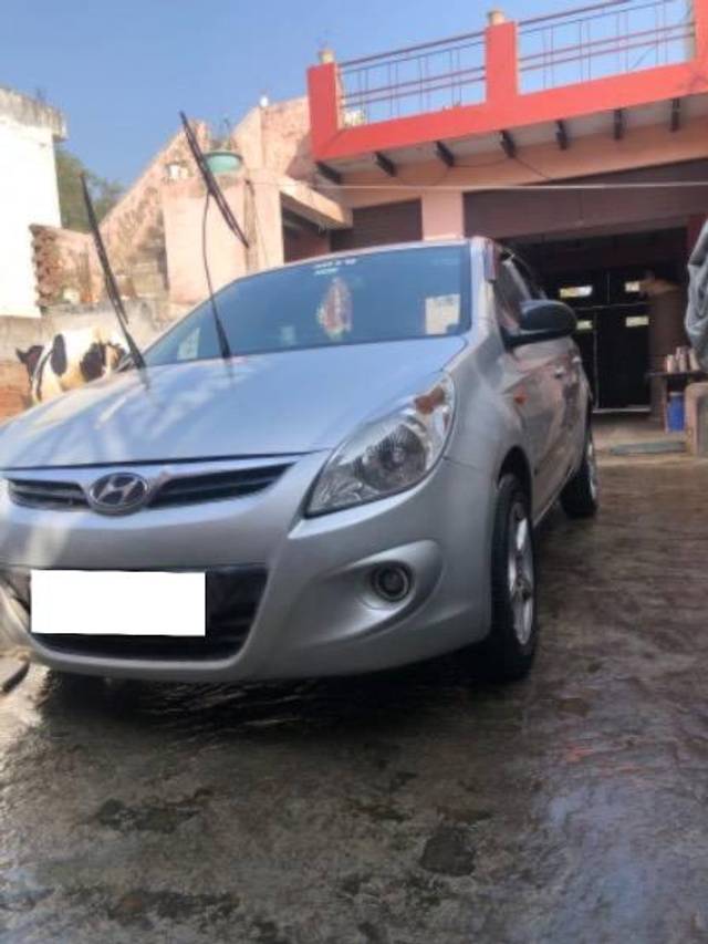 https://images10.gaadi.com/usedcar_image/4456218/original/processed_a818c659-cb06-4901-a40c-14e2f14b16fa.jpeg?imwidth=6401