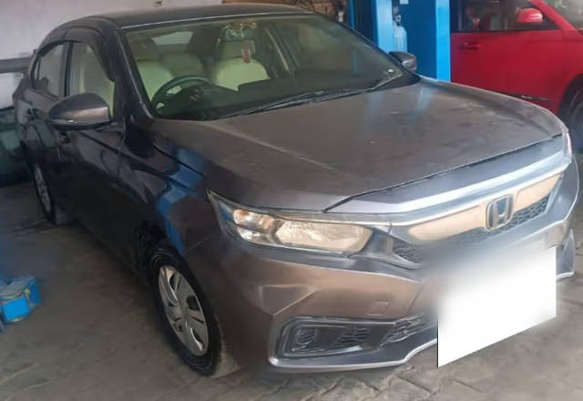 https://images10.gaadi.com/usedcar_image/4456468/original/05a70310-ff79-4e80-9d53-1b09c90c0ab4.?imwidth=6400