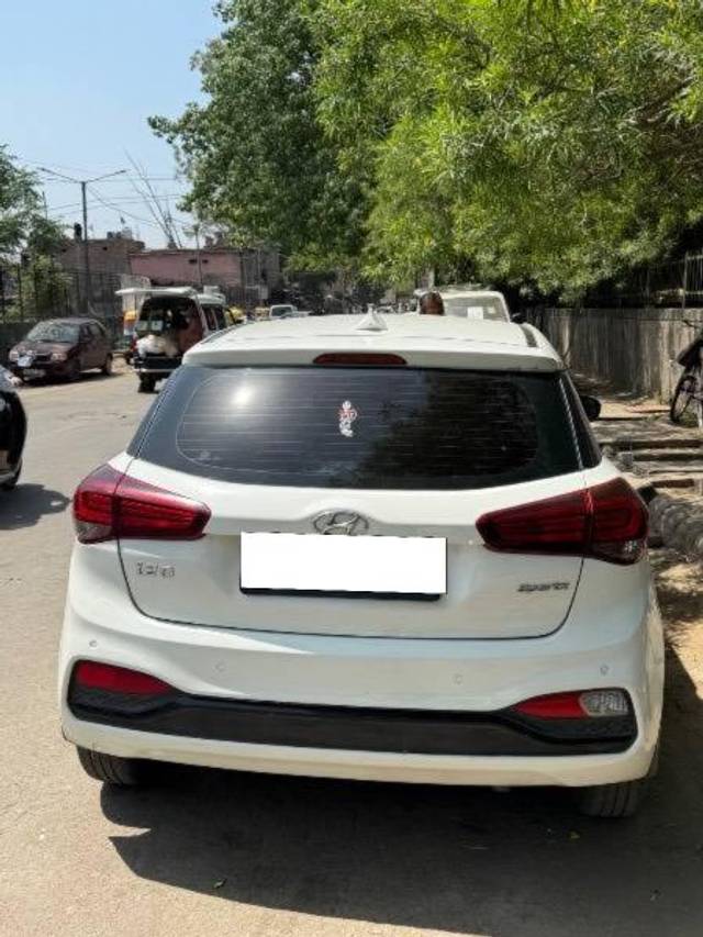 https://images10.gaadi.com/usedcar_image/4456596/original/processed_1ff9f8ff-8f65-496a-b1e3-48ad0ddbe422.jpeg?imwidth=6402