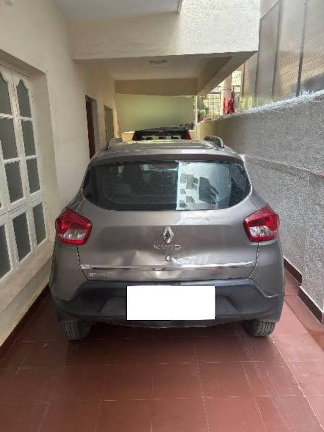 https://images10.gaadi.com/usedcar_image/4456692/original/processed_32234683-fbc1-479a-a0f5-39e410a09a75.jpg?imwidth=6400
