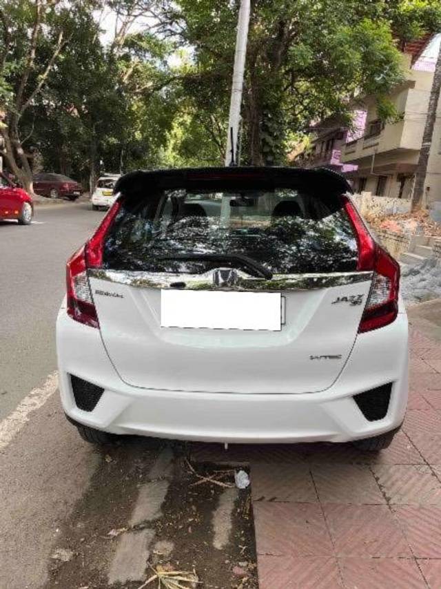 https://images10.gaadi.com/usedcar_image/4456759/original/processed_f2177a74-fd19-4a71-a0b0-736e9af911b1.jpg?imwidth=6402