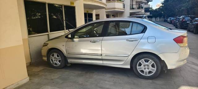 https://images10.gaadi.com/usedcar_image/4456866/original/processed_9fb31cdb-a180-4db9-93e7-2149b74861e7.jpg?imwidth=6402