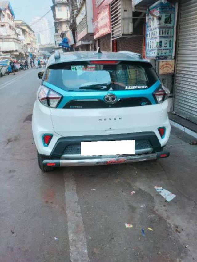 https://images10.gaadi.com/usedcar_image/4456940/original/processed_378909a0-deb4-47ae-a414-9f9c64dd7940.jpg?imwidth=6400