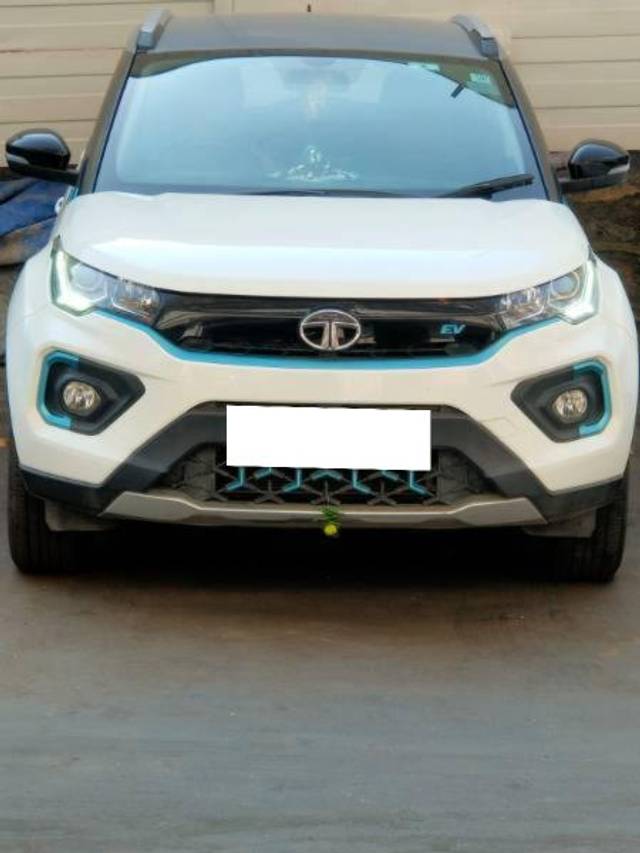 https://images10.gaadi.com/usedcar_image/4456940/original/processed_85f1a0fa-0204-4a05-a0c1-193bd6ba0c2c.jpg?imwidth=6402