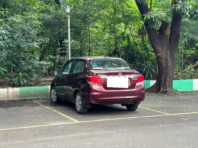 https://images10.gaadi.com/usedcar_image/4457218/original/processed_f4f6b665-a6b8-45fa-9996-e8aa6ca16987.jpeg?imwidth=6401