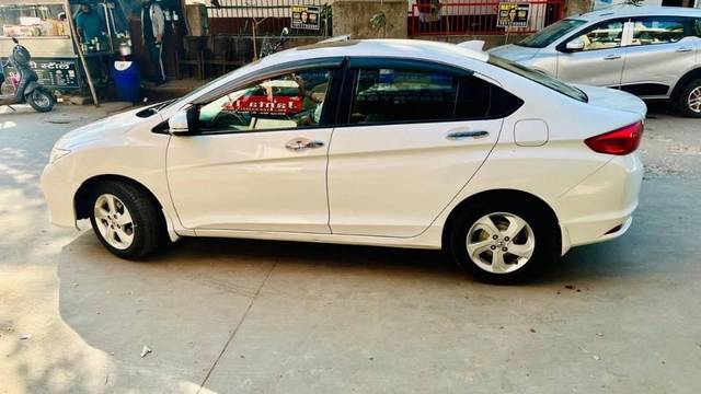 https://images10.gaadi.com/usedcar_image/4457554/original/processed_86833fbc-4eba-46f7-866e-61928df745f9.jpeg?imwidth=6401