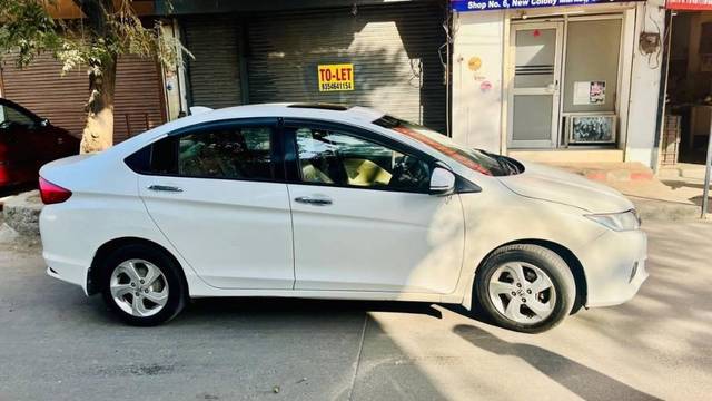 https://images10.gaadi.com/usedcar_image/4457554/original/processed_f27f8a1b-dfc5-4ec5-b92f-ede343e62f47.jpeg?imwidth=6402