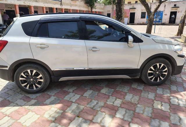 https://images10.gaadi.com/usedcar_image/4457595/original/processed_b9f3040f-f316-49da-9b3e-76e79979c8fe.jpg?imwidth=6401
