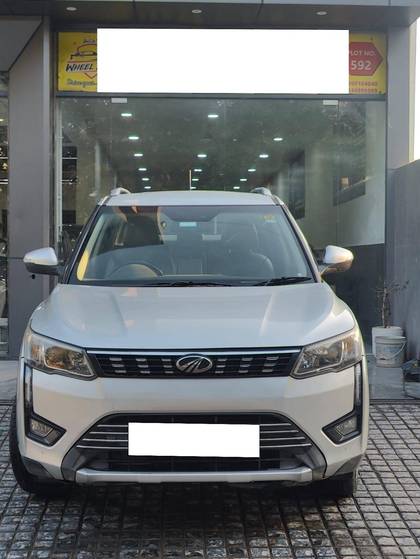 Mahindra XUV300 W8 Option Diesel BSIV Mahindra XUV300 W8 Option Diesel BSIV