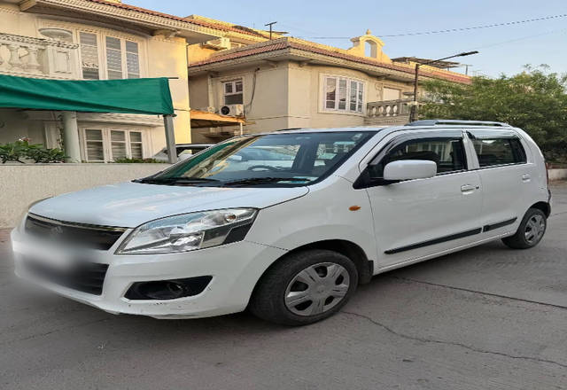 https://images10.gaadi.com/usedcar_image/4458267/original/aadc9dfb-ec79-4f7f-8706-cef30aa2cfa2.?imwidth=6402