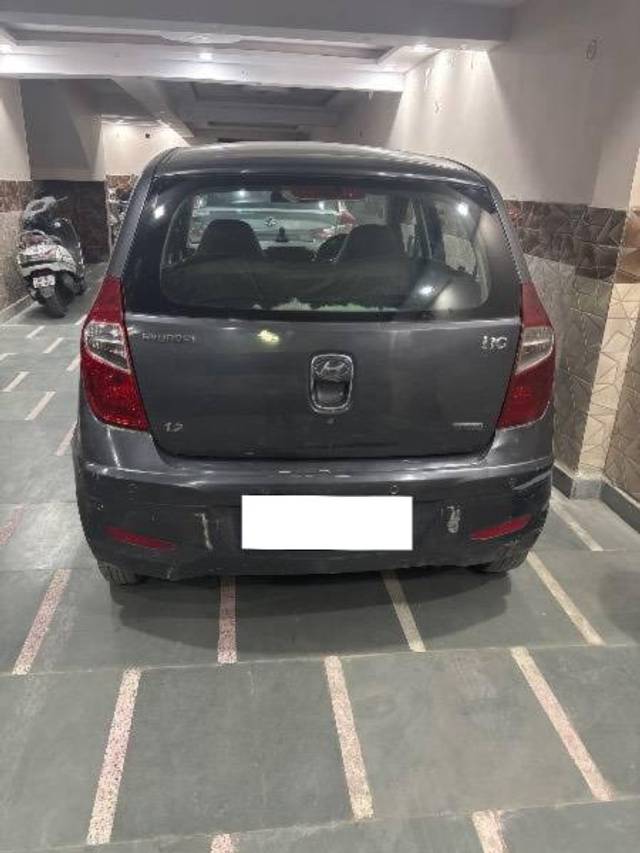 https://images10.gaadi.com/usedcar_image/4458308/original/processed_8dc75ef6-0d54-4966-9270-de62cec14bee.jpg?imwidth=6401