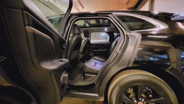 Second-hand 2017 Jaguar F-Pace Prestige 2.0 AWD for sale in Mumbai-9