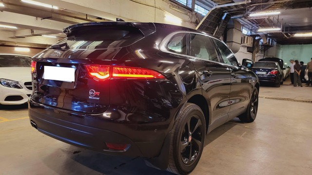 Second-hand 2017 Jaguar F-Pace Prestige 2.0 AWD for sale in Mumbai-10