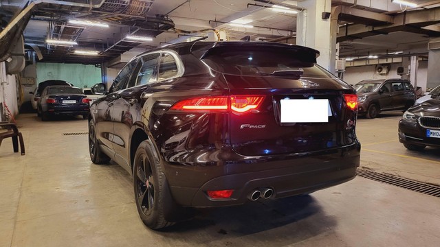 Second-hand 2017 Jaguar F-Pace Prestige 2.0 AWD for sale in Mumbai-11