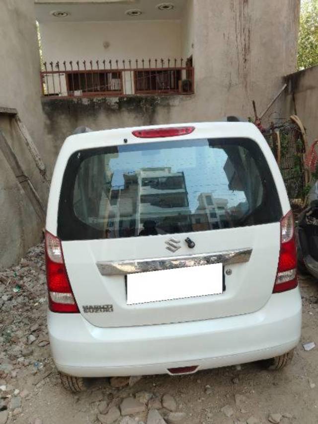 https://images10.gaadi.com/usedcar_image/4458576/original/processed_f441ffea-4ba3-430f-91f5-88a6b6d03536.jpg?imwidth=6401