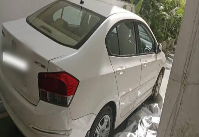 https://images10.gaadi.com/usedcar_image/4459000/original/c30fd823-ff43-4063-a790-1c81b62e5667.?imwidth=6400
