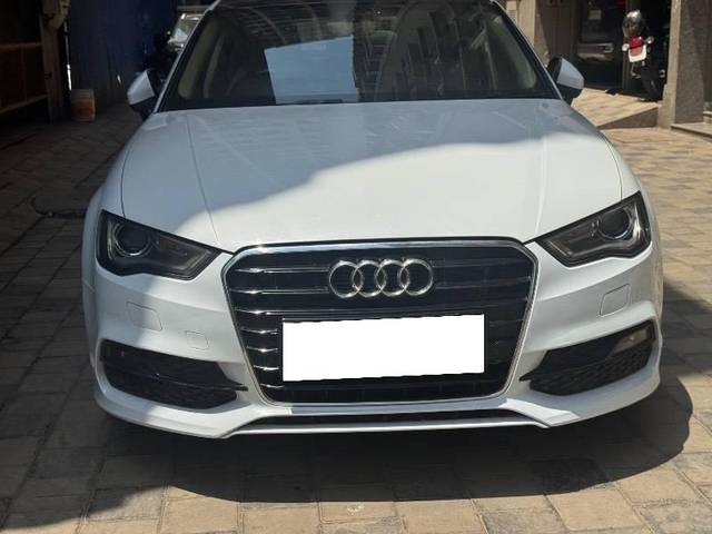 https://images10.gaadi.com/usedcar_image/4459067/original/processed_5fd1e294-4f2a-464c-96ae-e14ad2e18e38.jpeg?imwidth=6400