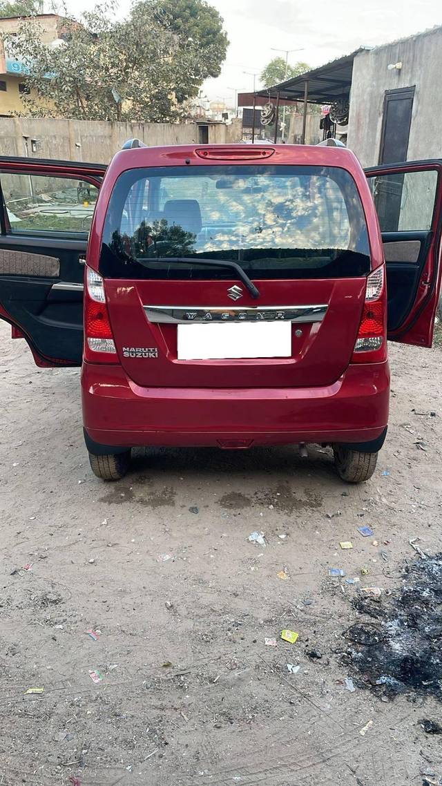 https://images10.gaadi.com/usedcar_image/4459297/original/processed_74dabde2-a47b-4e30-8496-c7ede2d9a63d.jpg?imwidth=6401