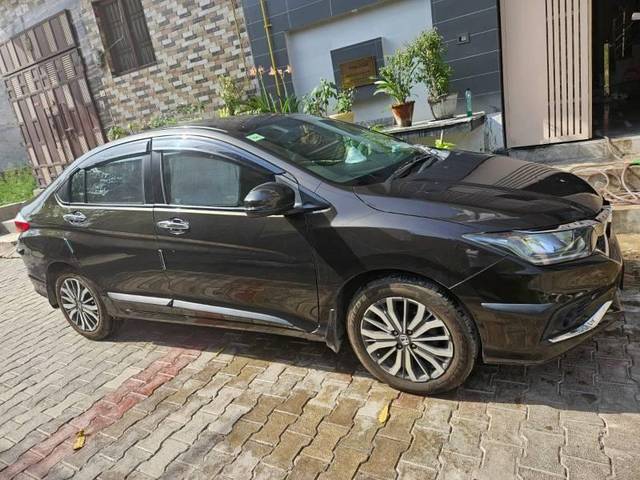 https://images10.gaadi.com/usedcar_image/4459538/original/processed_da246533-dbaf-478c-b406-21ee9fd3f566.jpg?imwidth=6400