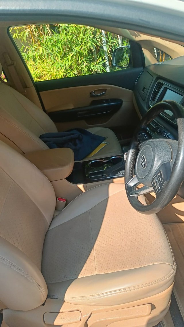 Second-hand 2021 Kia Carnival Premium for sale in Gurgaon-7