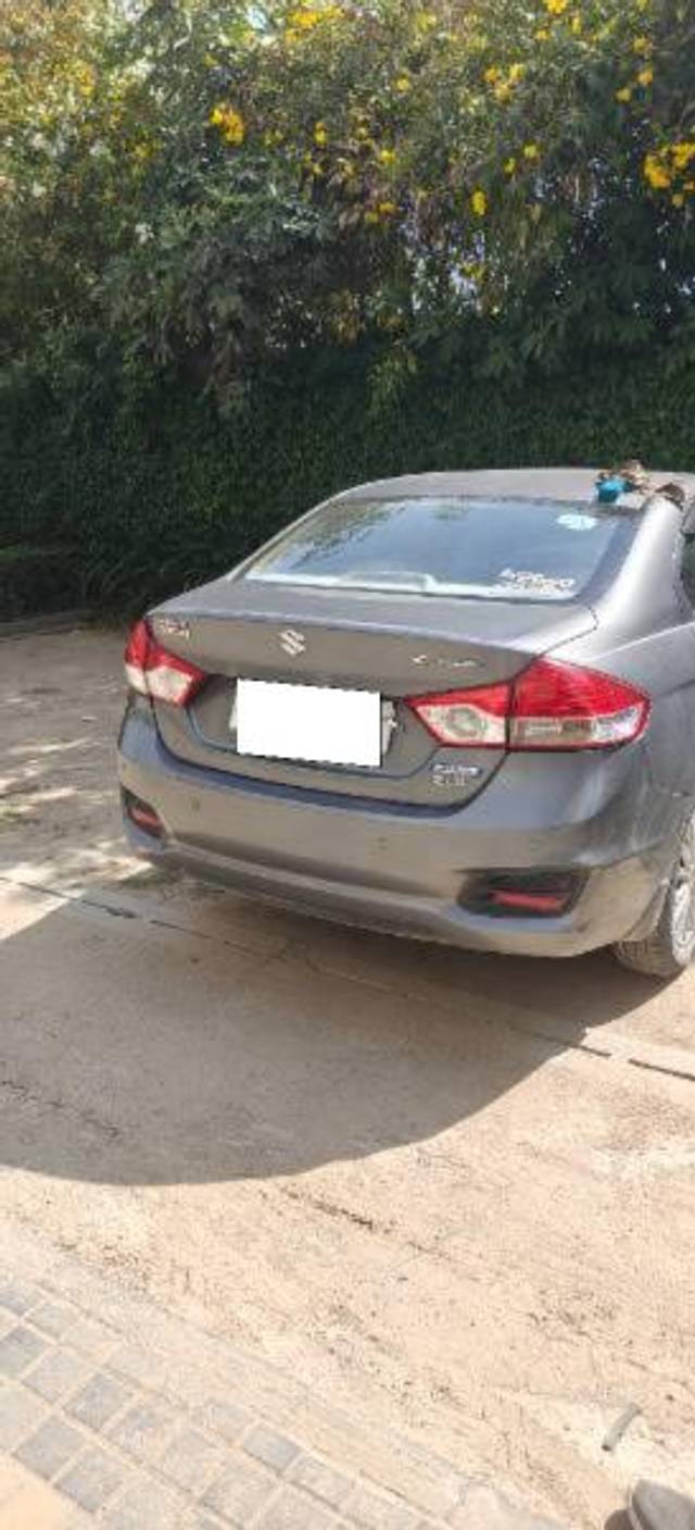 https://images10.gaadi.com/usedcar_image/4460258/original/processed_2d22db3c-13de-4130-990a-ff83f8601361.jpg?imwidth=6400
