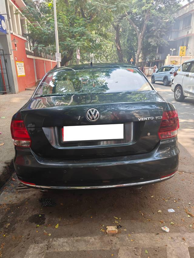 https://images10.gaadi.com/usedcar_image/4460539/original/processed_8a4339cd-564c-4a91-a9e8-46c44a94fe14.jpg?imwidth=6401