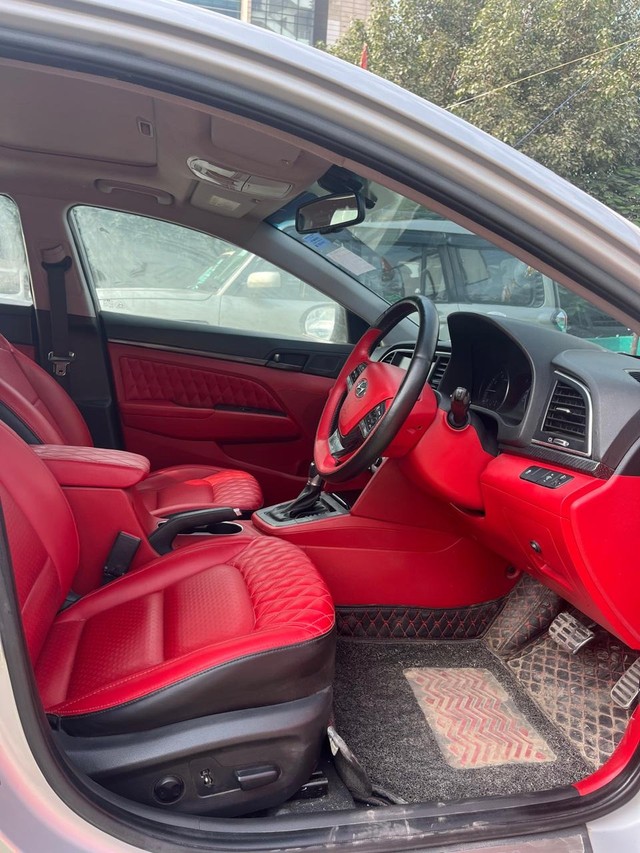 Second-hand 2017 Hyundai Elantra 2.0 S for sale in New Delhi-4