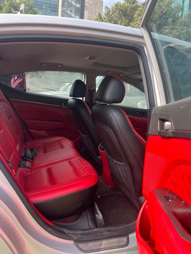 Second-hand 2017 Hyundai Elantra 2.0 S for sale in New Delhi-6