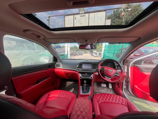 Second-hand 2017 Hyundai Elantra 2.0 S for sale in New Delhi-5