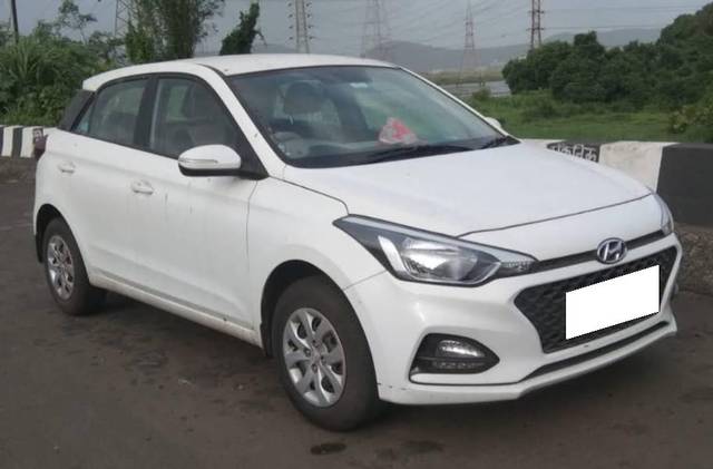 https://images10.gaadi.com/usedcar_image/4460664/original/processed_0958a1d7-db3c-4da4-9dcd-b4fa280ca270.jpg?imwidth=6400