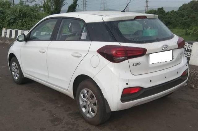 https://images10.gaadi.com/usedcar_image/4460664/original/processed_56c978e0-aa4d-4fcb-9064-21be2160a140.jpg?imwidth=6401