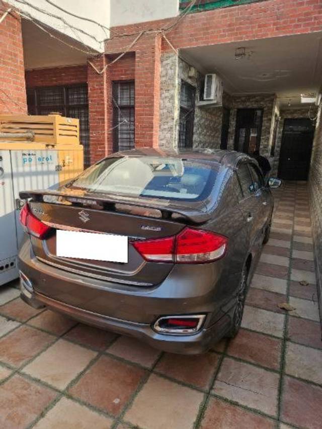 https://images10.gaadi.com/usedcar_image/4461053/original/processed_5e1bf6fd-b35d-4125-abbc-36a5665a567c.jpg?imwidth=6400